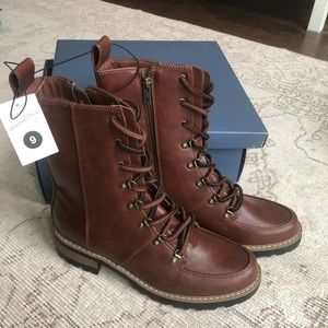 NWT Universal Thread boots sz 9